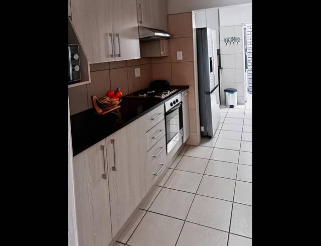 3 BEDROOM TOWNHOUSE FOR SALE IN BRAMLEY PARK